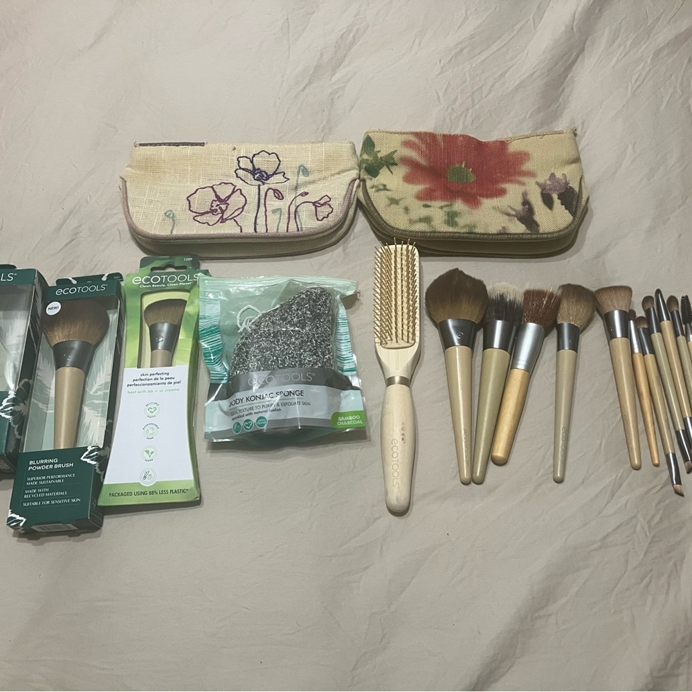 Lot of EcoTools makeup tools
